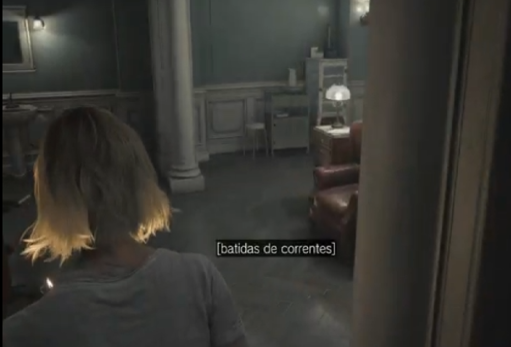 alt = Gameplay de Resident Evil 9 mostra Grace Ashcroft entrando em uma sala. A legenda na tela indica o som "[batidas de correntes]".

